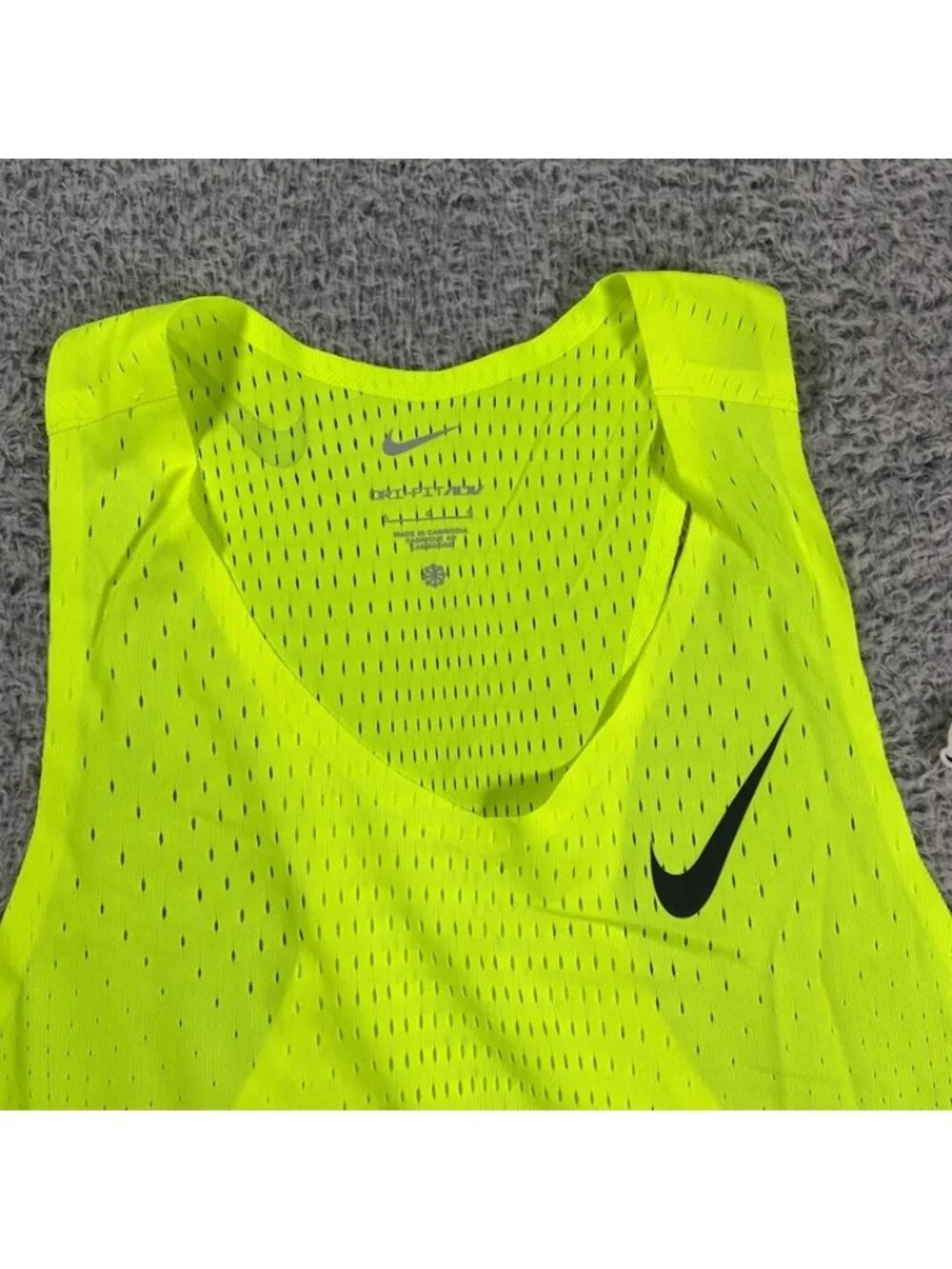 Nike AeroSwift Dri-FIT ADV Running Singlet Size Large Men Volt FN4231-702